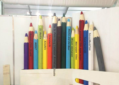 Российский стенд на кинорынке MIFA был декорирован большими карандашами с названиями отечественных студий