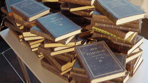 Помимо самых известных произведений Льва Толстого, в электронном собрании сочинений будут также представлены и его редкие тексты, такие как дневники, письма, философско-религиозные и публицистические сочинения